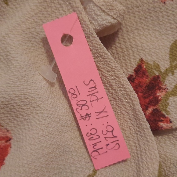 Woman's Flowy Floral Print Blouse - Boutique Brand:Mittoshop - Plus Size -NWT - Picture 11 of 11